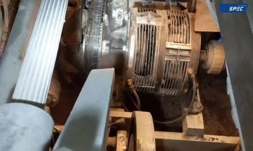 Cleaning motor engine by dry ice blasting 