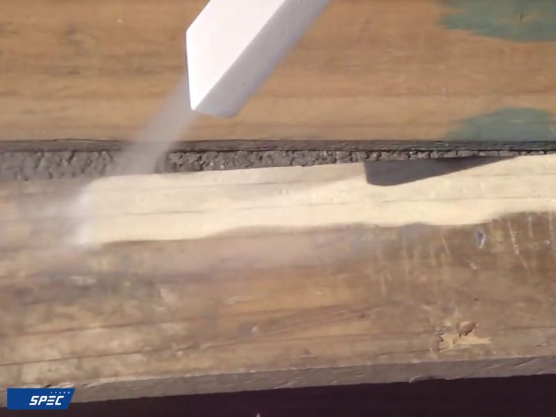 Cleaning wooden surface with dry ice blasting